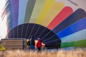 hot-air-balloon-warming-up