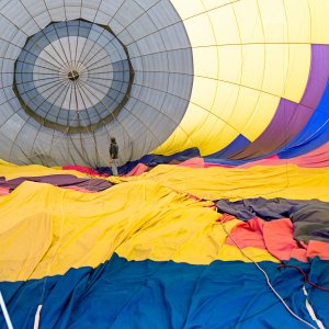 main-standinga-inside-hot-air-balloon